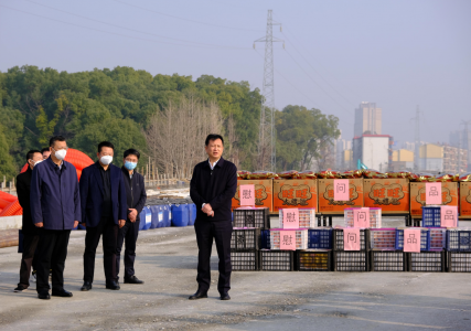 市委常委、、、副市长肖云走访慰问丹霞路项目一线工人