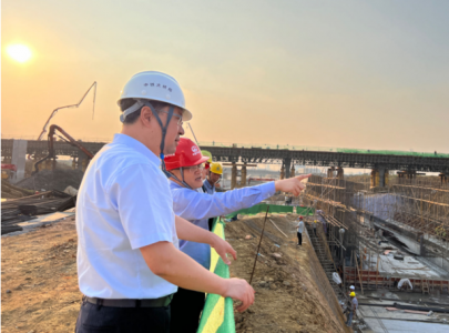 集团党委书记、董事长涂建平赴洪腾高架 施工一线举行调研